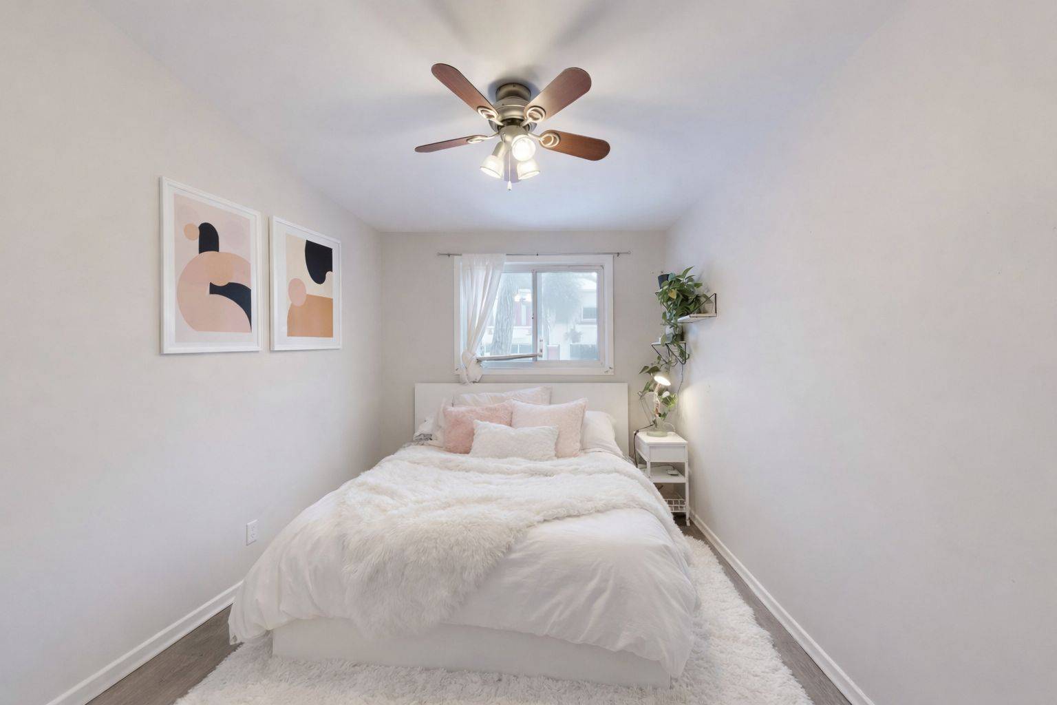 Toronto E01, ON M4K 2Z2,117 Hampton AVE #Main