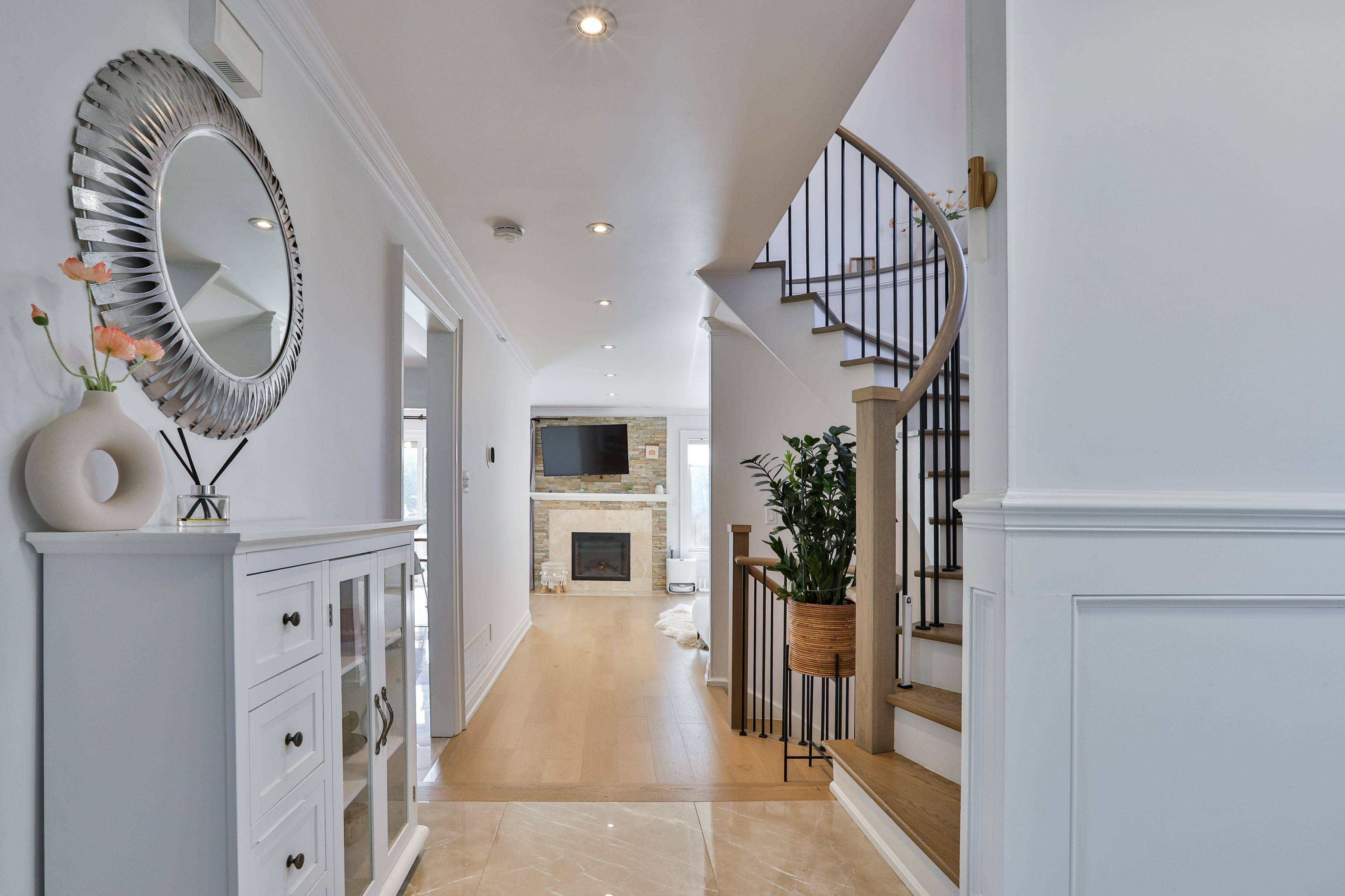 Mississauga, ON L5R 1T5,168 Kingsbridge Garden CIR