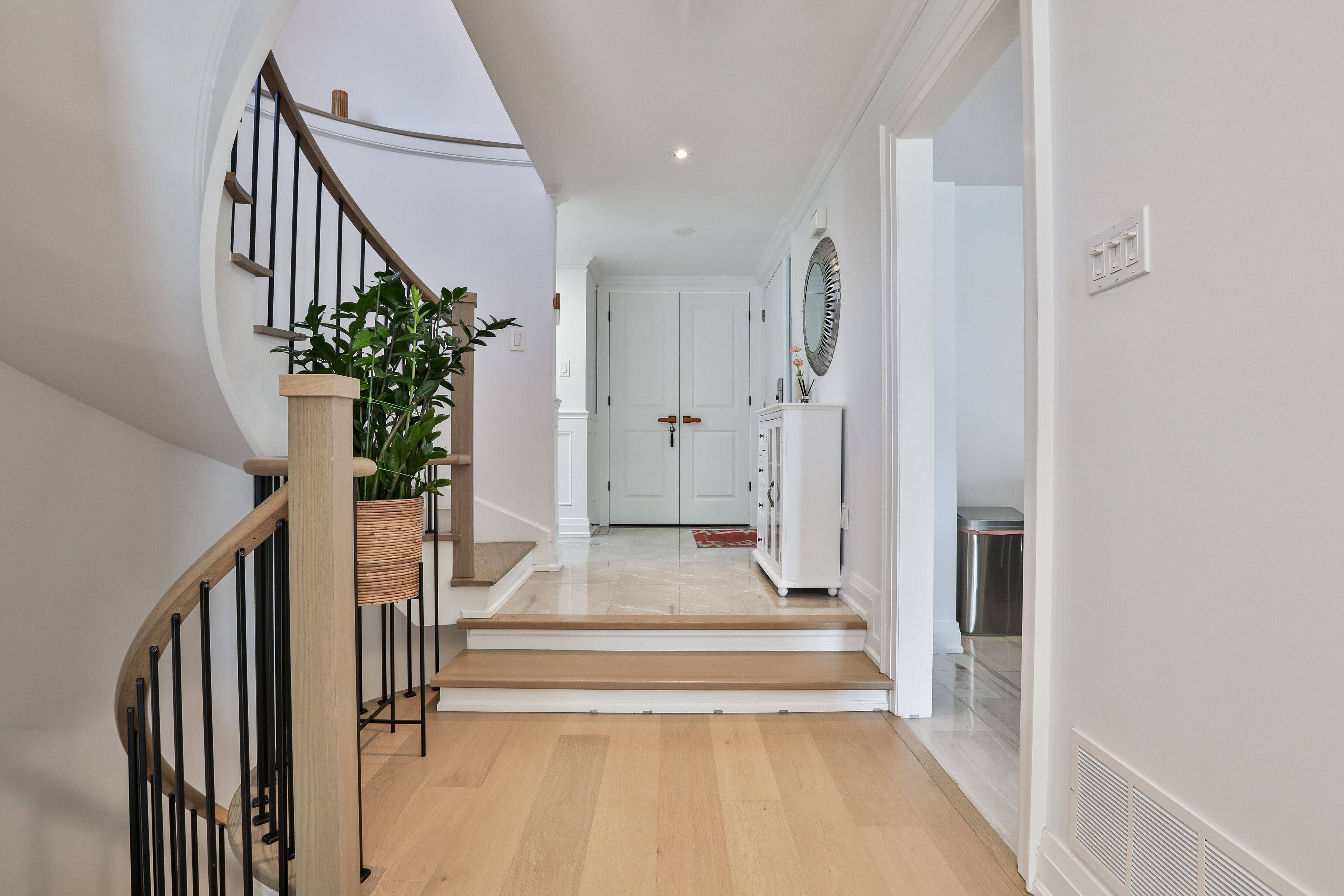 Mississauga, ON L5R 1T5,168 Kingsbridge Garden CIR