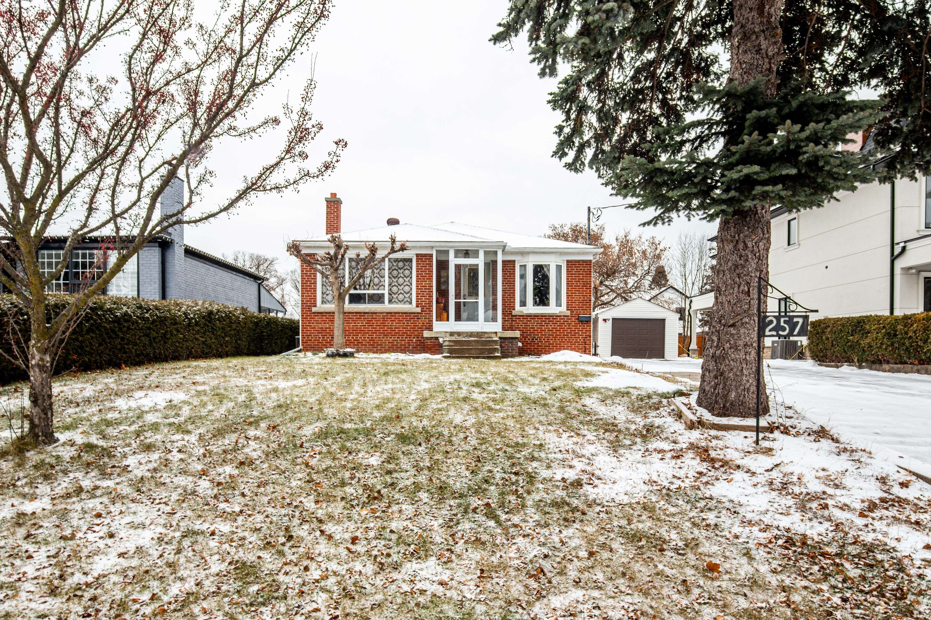 Oakville, ON L6K 2N3,257 Woodale AVE