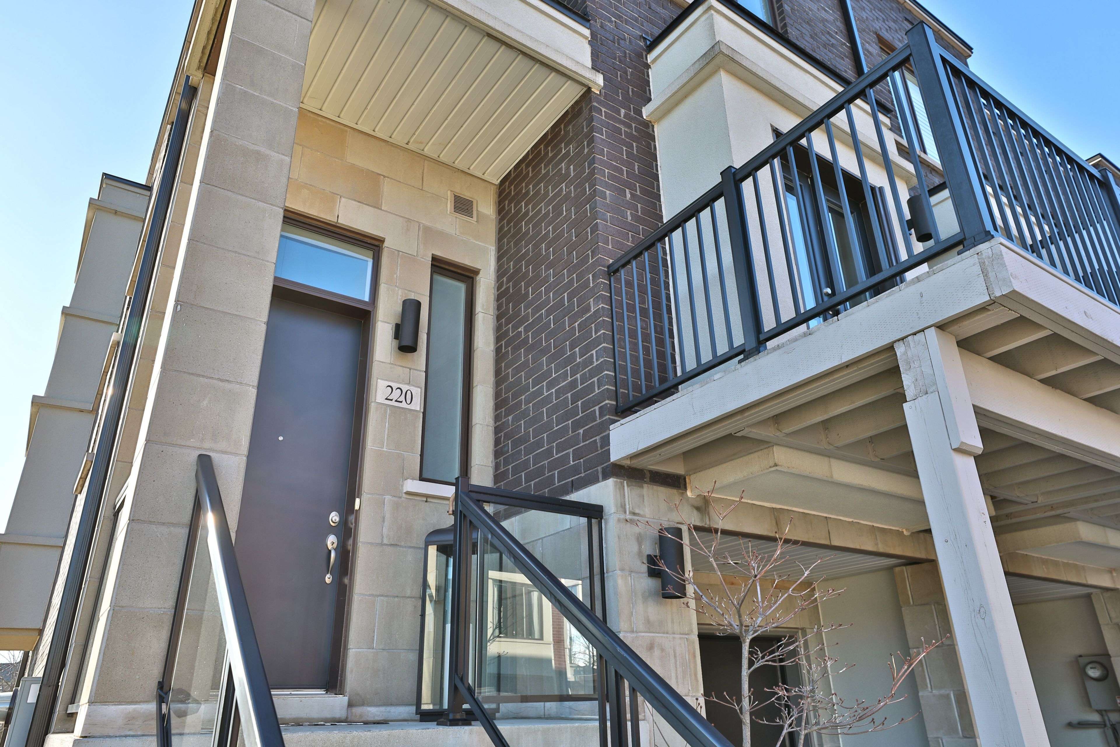 Oakville, ON L6L 0E8,220 VELLWOOD Common