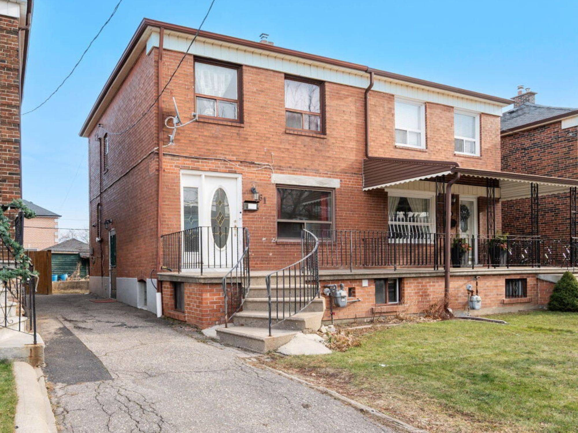 Toronto W02, ON M6H 3V2,61 Primrose AVE