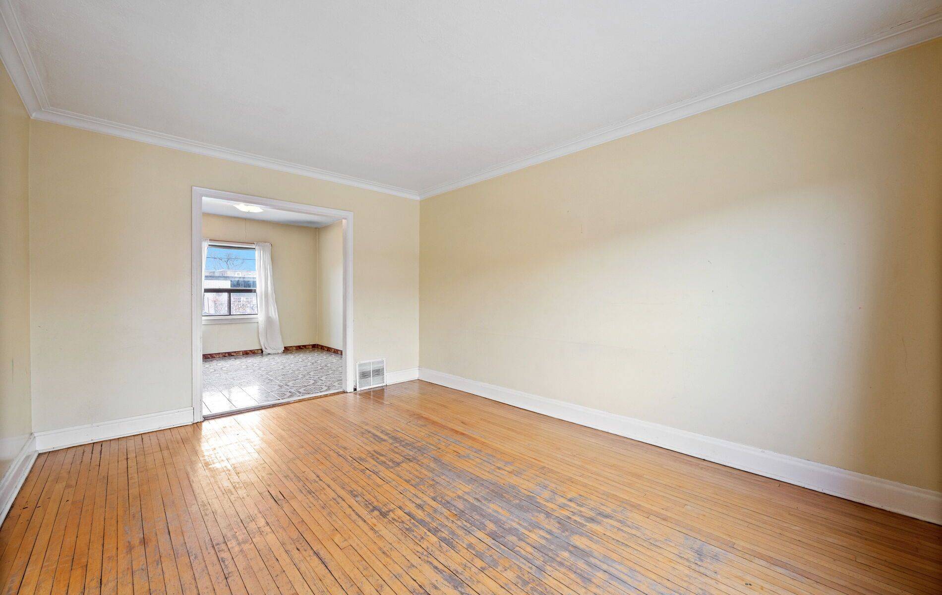 Toronto W02, ON M6H 3V2,61 Primrose AVE