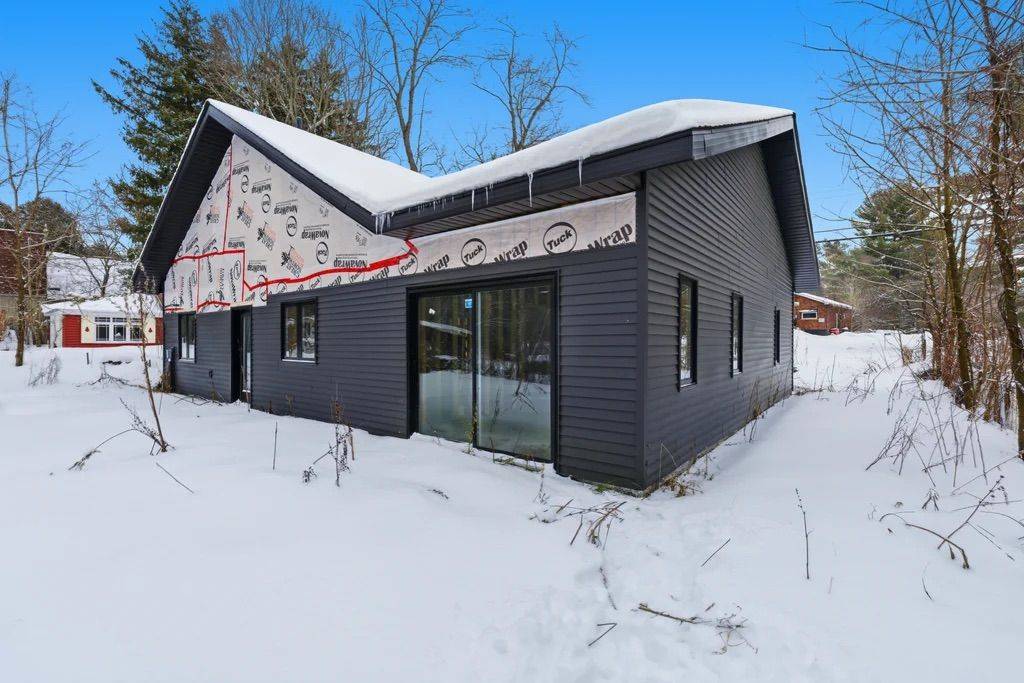 Seguin, ON P2A 0B6,1232 518 HWY