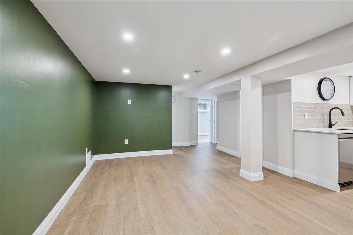 Hamilton, ON L9H 3S7,18 Pleasant AVE #Unit 2