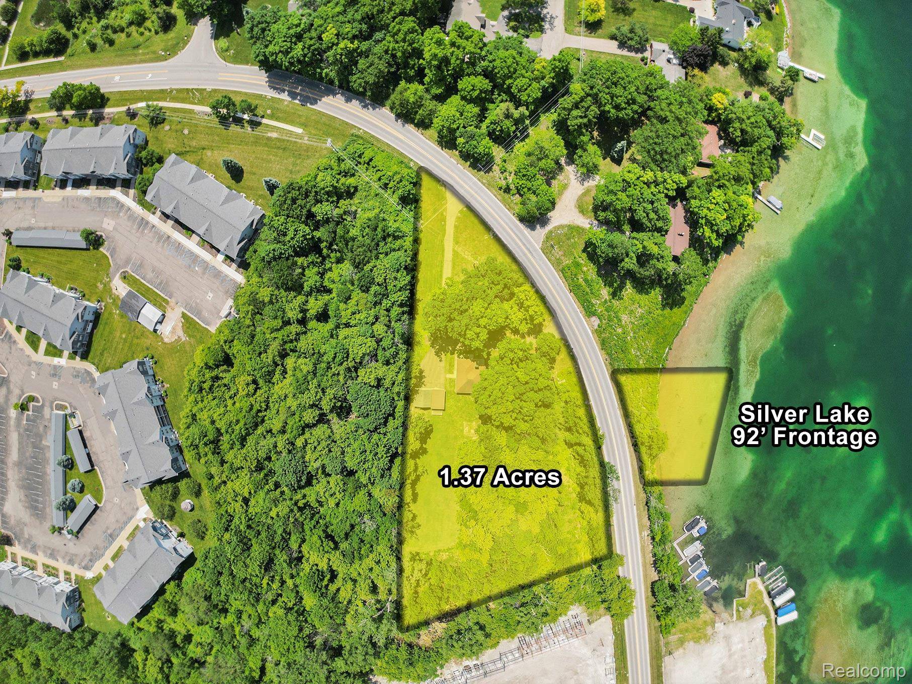 Fenton, MI 48430,3382 W Silver Lake RD