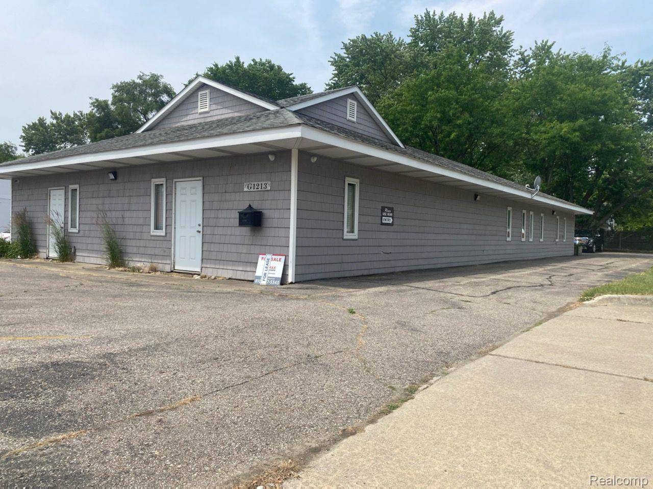 1213 N BALLENGER HWY, Flint Charter Township, MI 48504