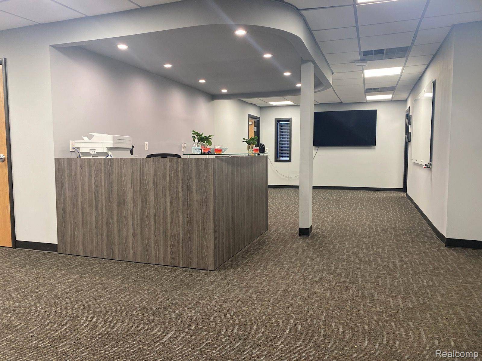 1213 N BALLENGER HWY, Flint Charter Township, MI 48504