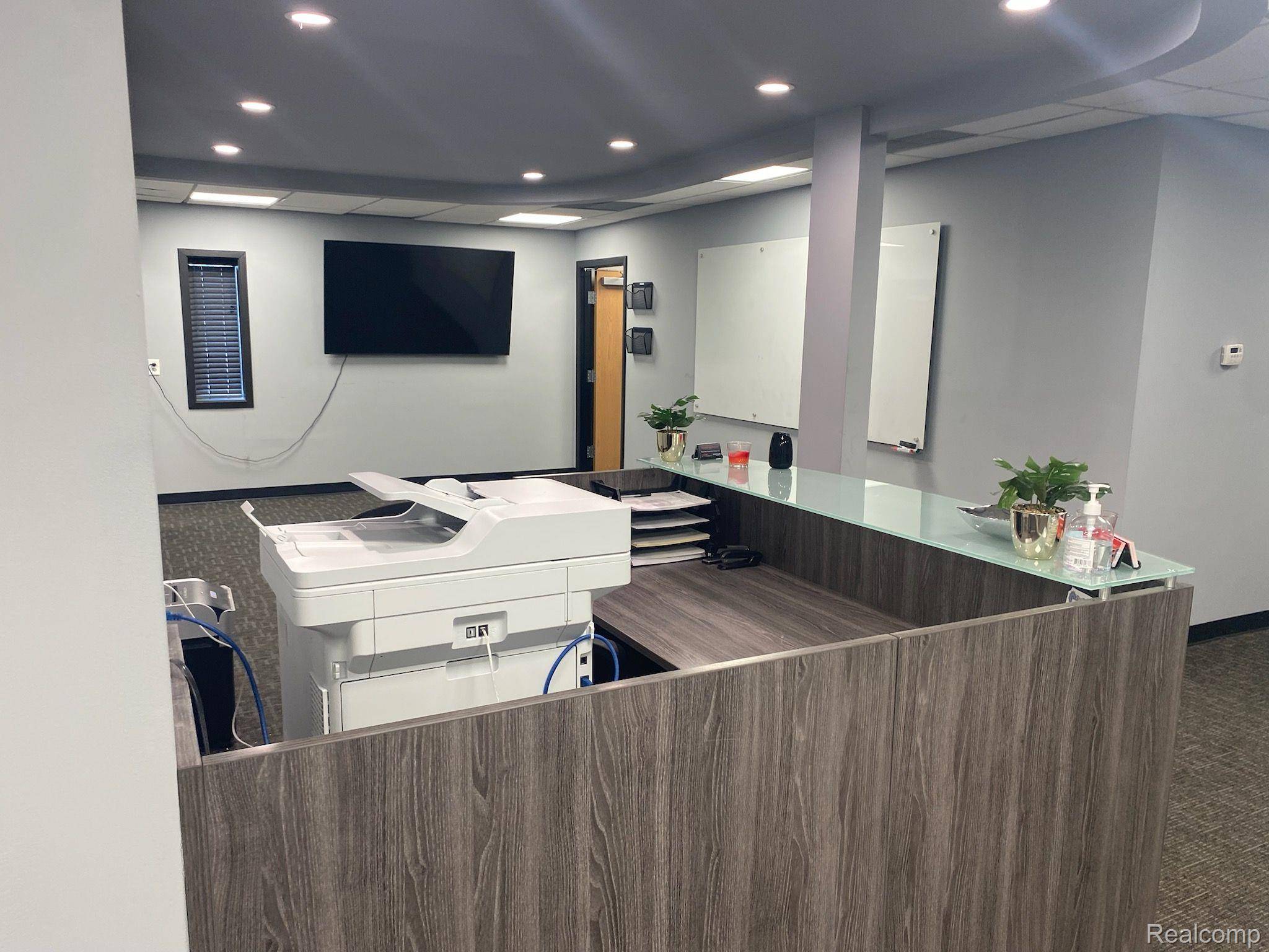 1213 N BALLENGER HWY, Flint Charter Township, MI 48504