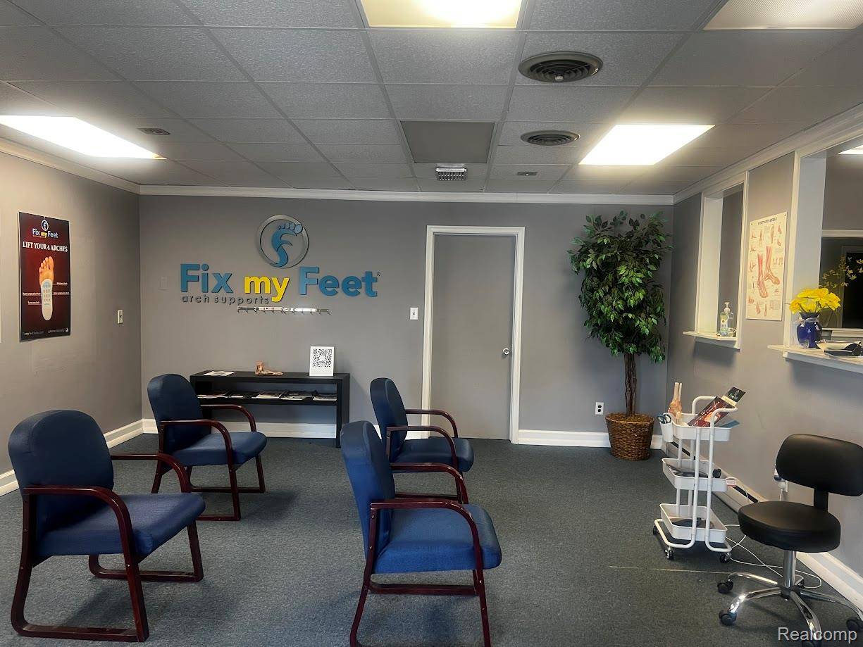 Royal Oak, MI 48073,32000 Woodward AVE