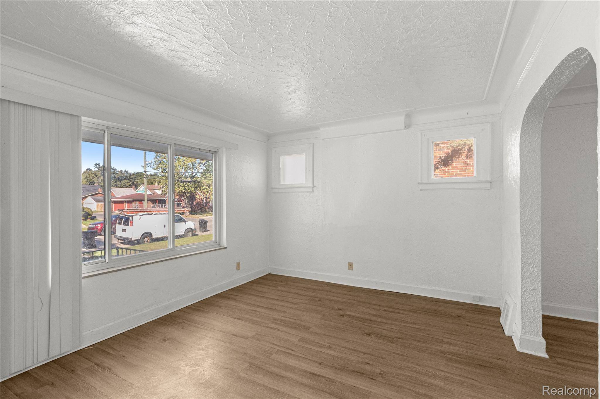 Detroit, MI 48205,19206 Westphalia ST