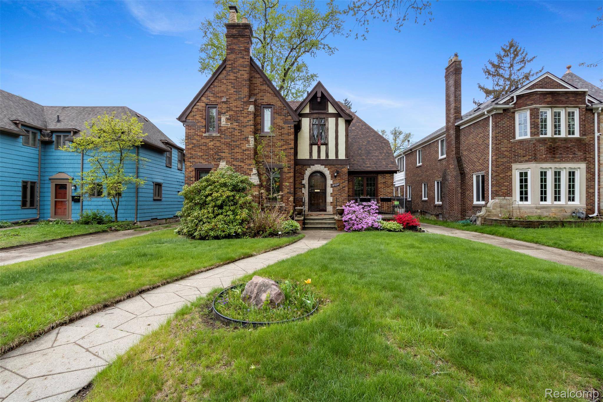 Detroit, MI 48221,18925 Birchcrest DR