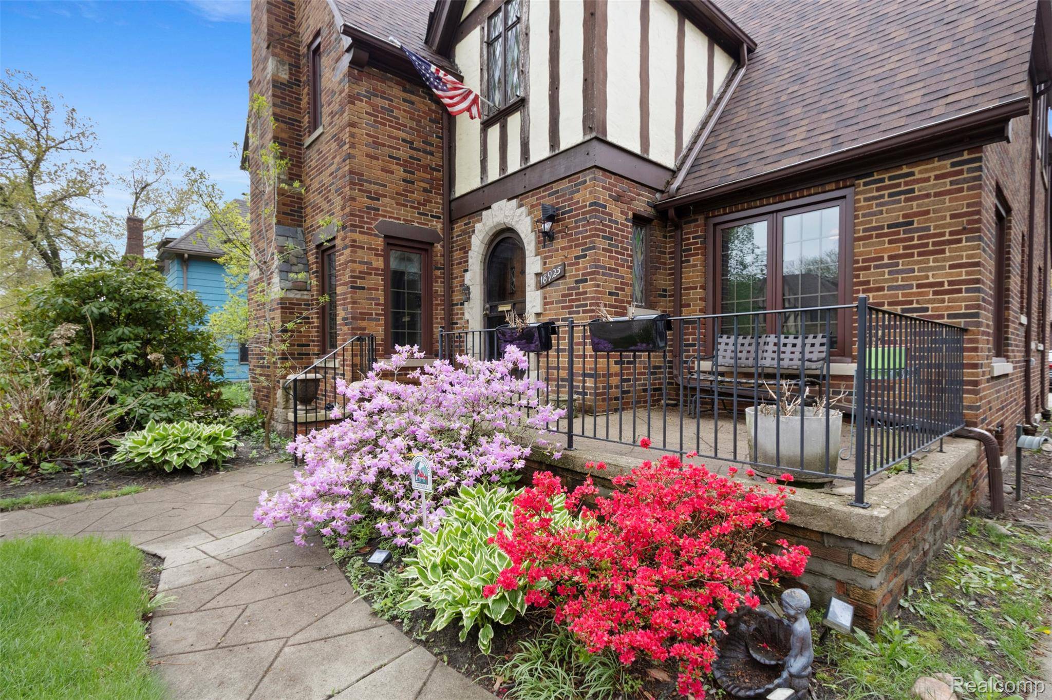 Detroit, MI 48221,18925 Birchcrest DR