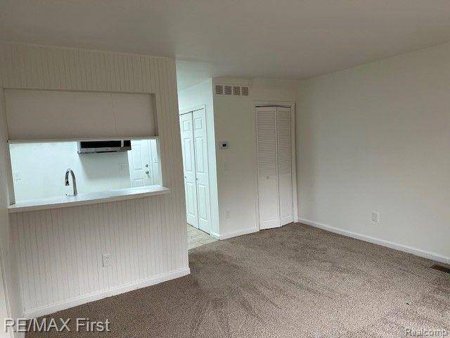 Sterling Heights, MI 48312,8524 HICKORY DR