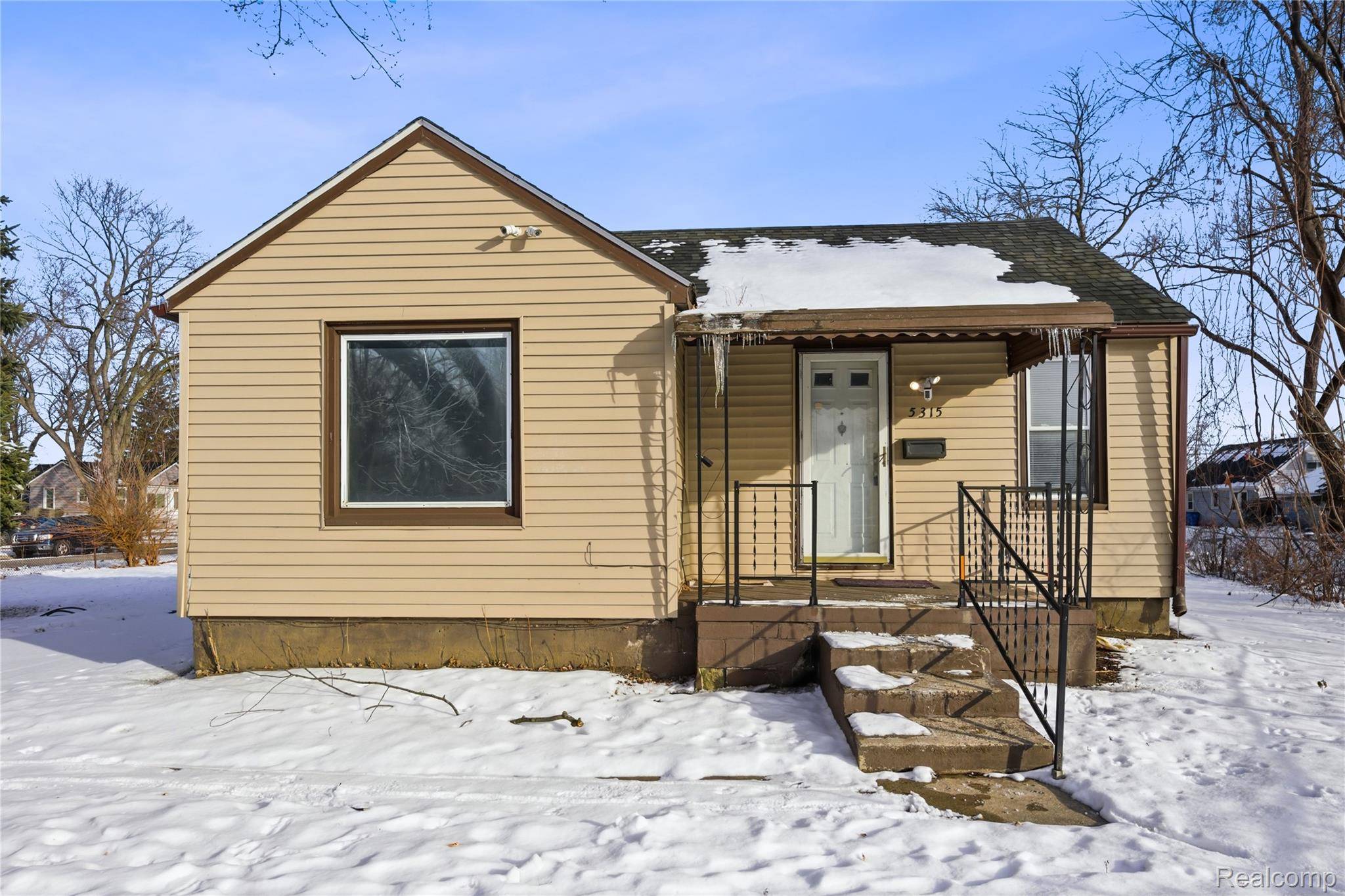 Dearborn Heights, MI 48125,5315 Edgewood ST