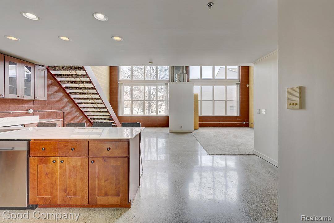 Mt. Clemens, MI 48043,98 N Gratiot AVE