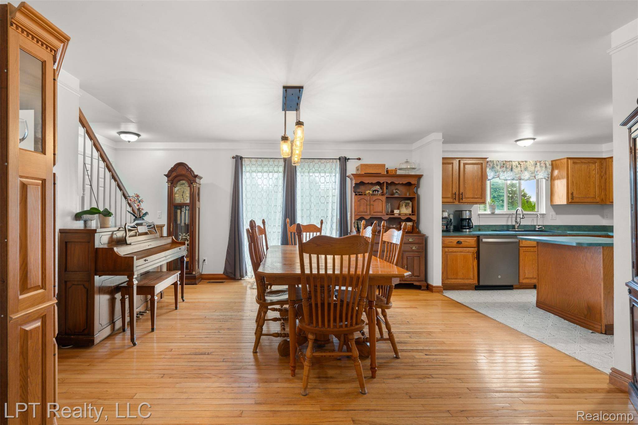 Macomb, MI 48044,21789 Magnolia CT