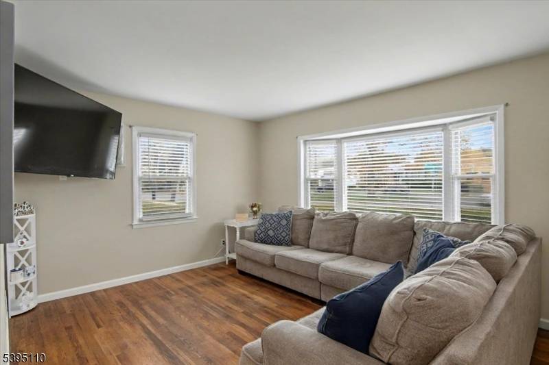 Kenilworth Boro, NJ 07033,144 N Michigan Ave