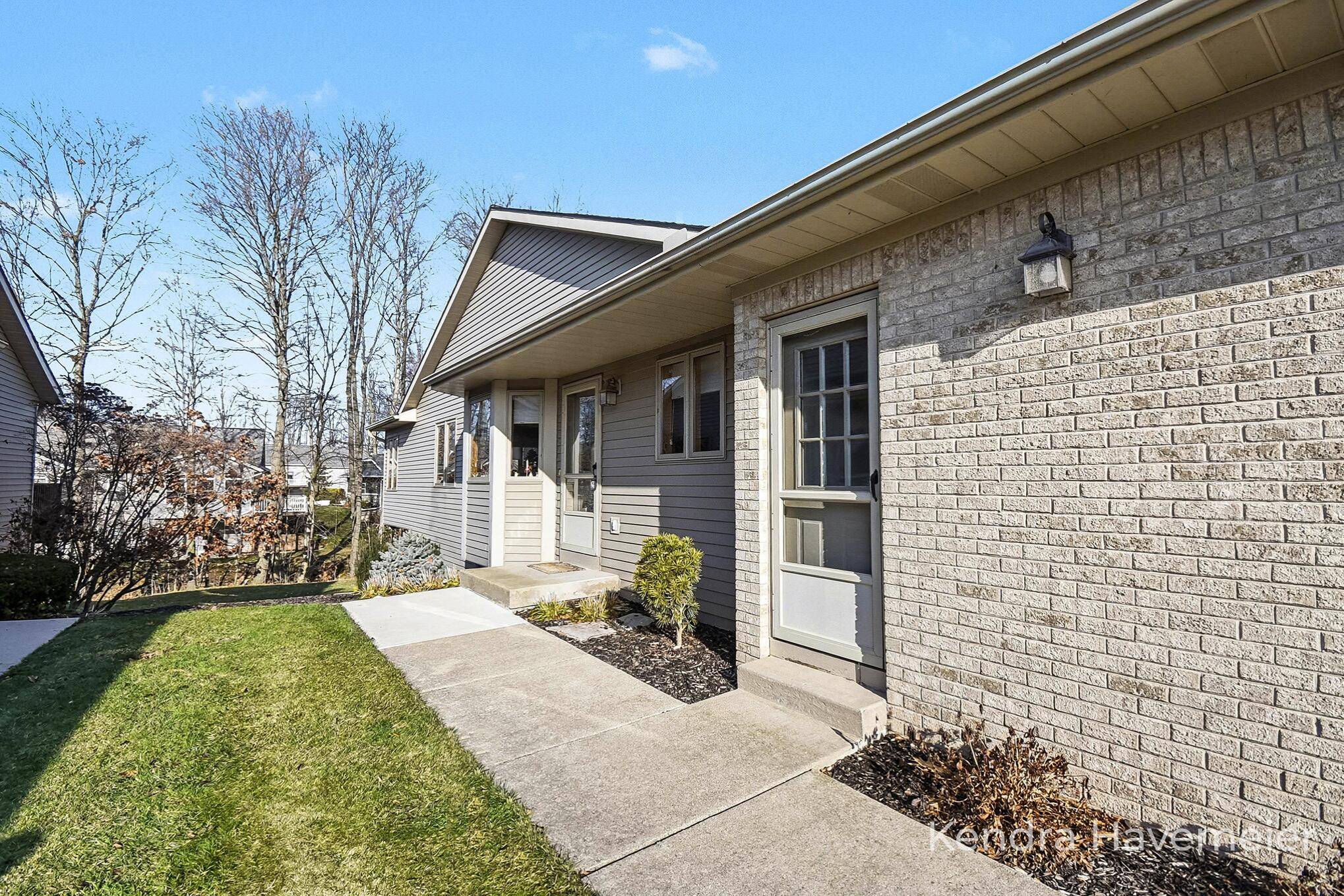 Byron Center, MI 49315,2177 Creekside DR SW #39