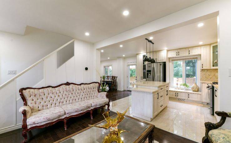 Toronto C07, ON M2R 2E2,68 Devondale AVE