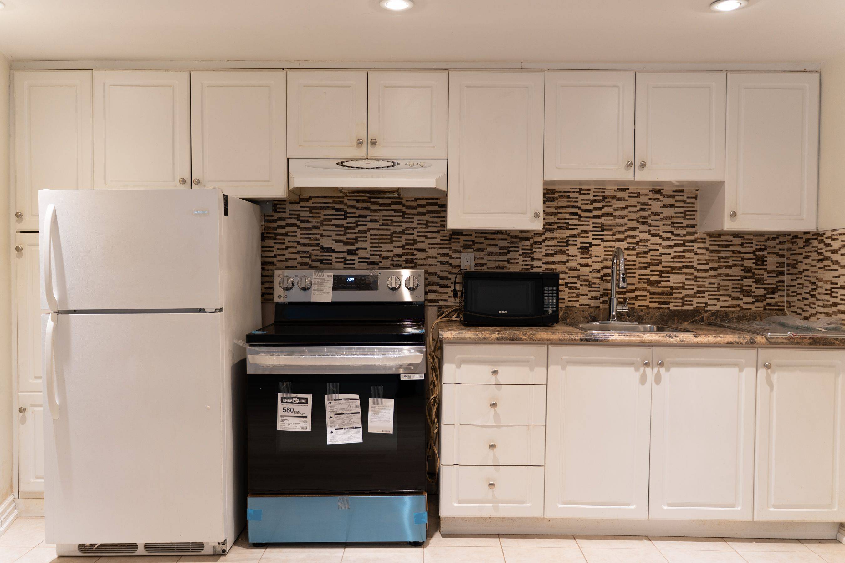 Toronto E04, ON M1R 4W5,9 Sylla AVE #Lower