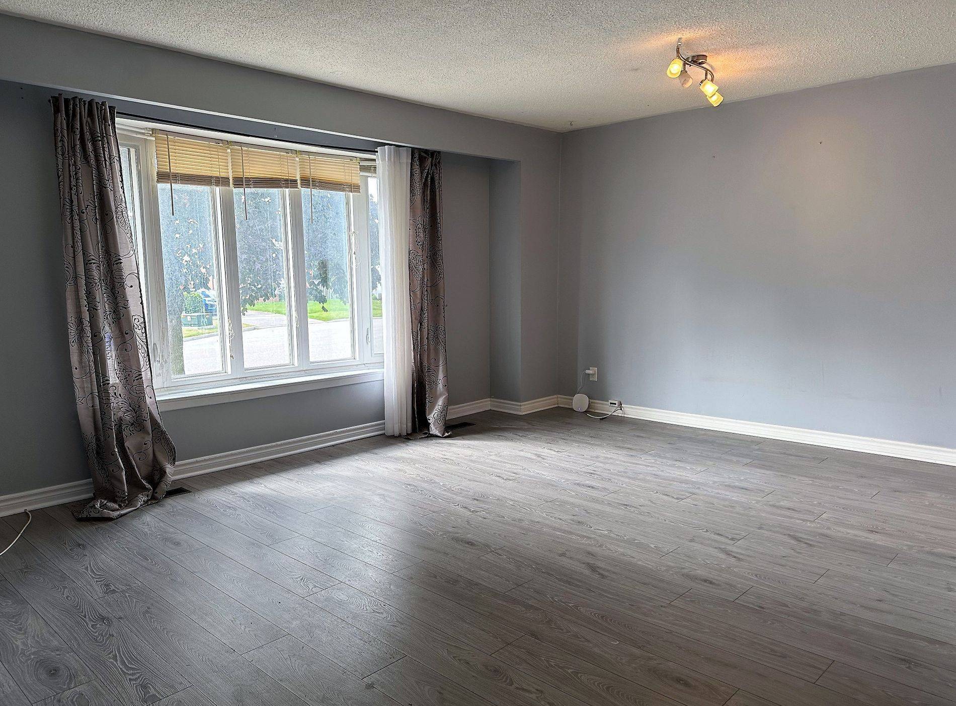 Whitby, ON L1N 3C6,511 Harris CT #Main