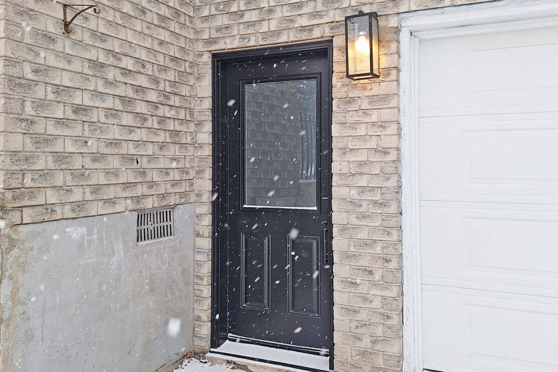 Bradford West Gwillimbury, ON L3Z 1V1,99 Fred Cook DR #Lower