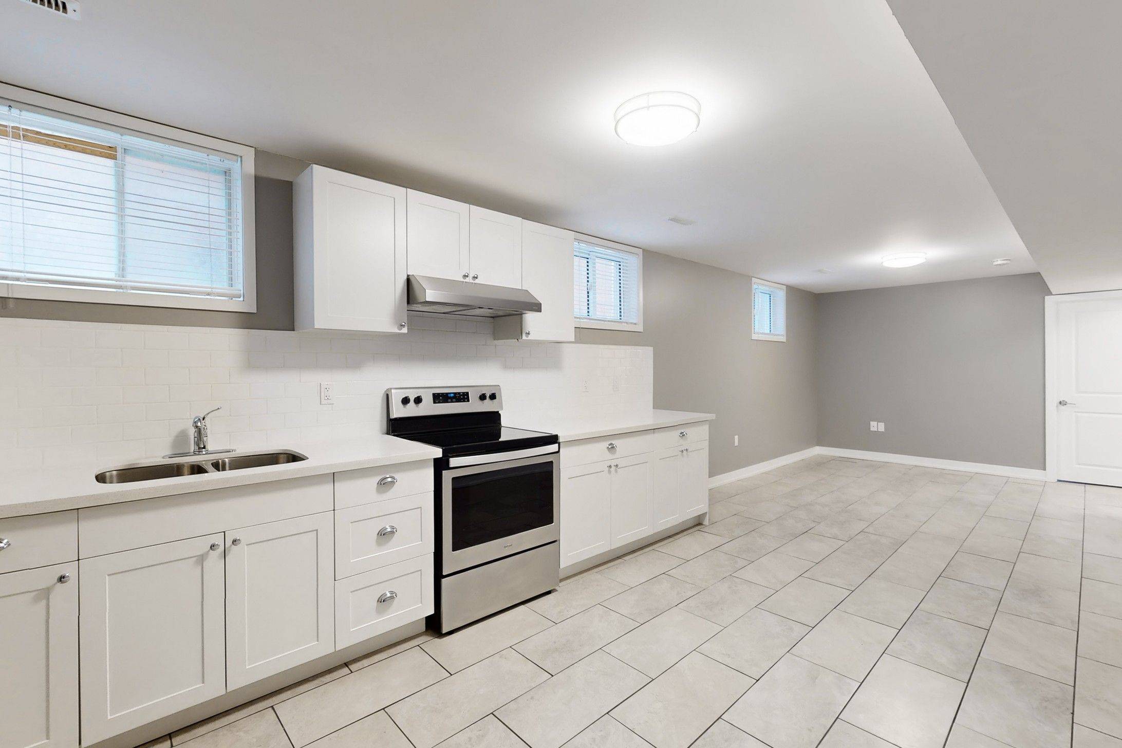 Bradford West Gwillimbury, ON L3Z 1V1,99 Fred Cook DR #Lower