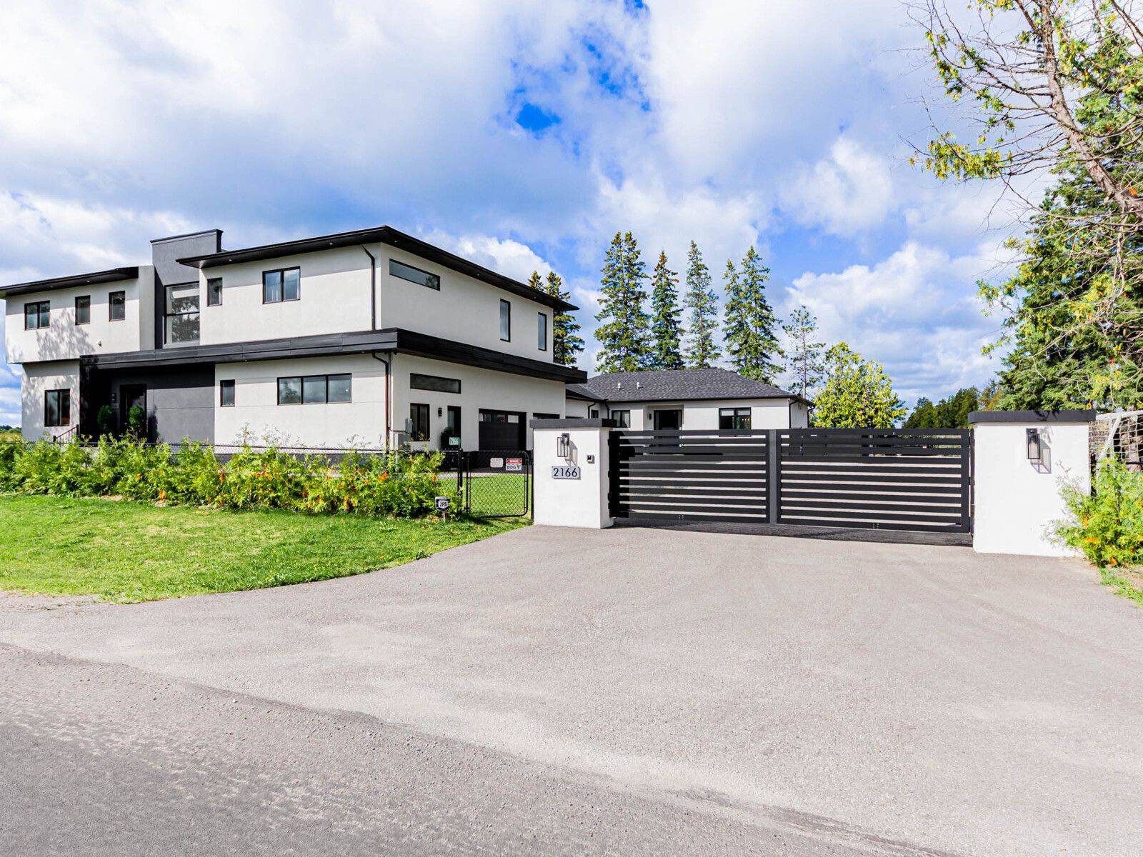 Bradford West Gwillimbury, ON L3Z 2K9,2166 10th Side Road