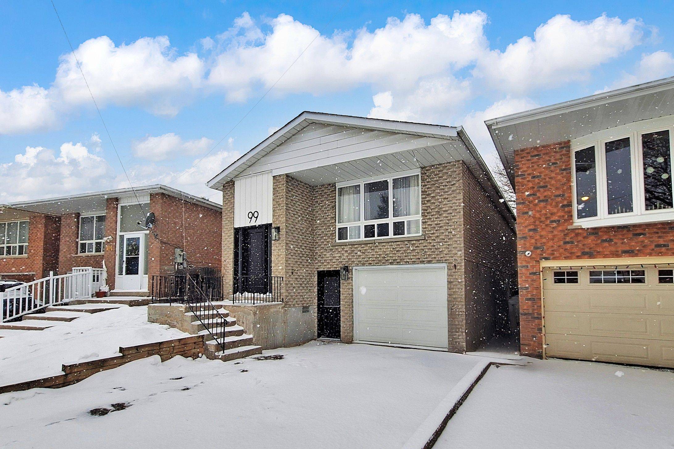 Bradford West Gwillimbury, ON L3Z 1V1,99 Fred Cook DR #Main