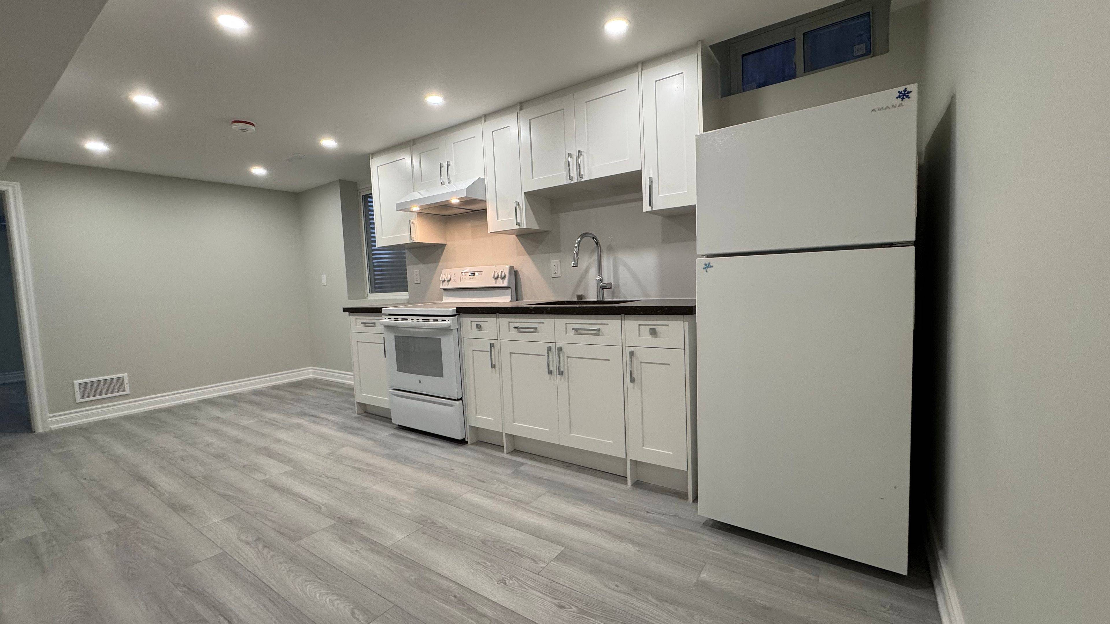 Mississauga, ON L5M 3Z4,1686 Summergrove CRES #Bsmt 2BD