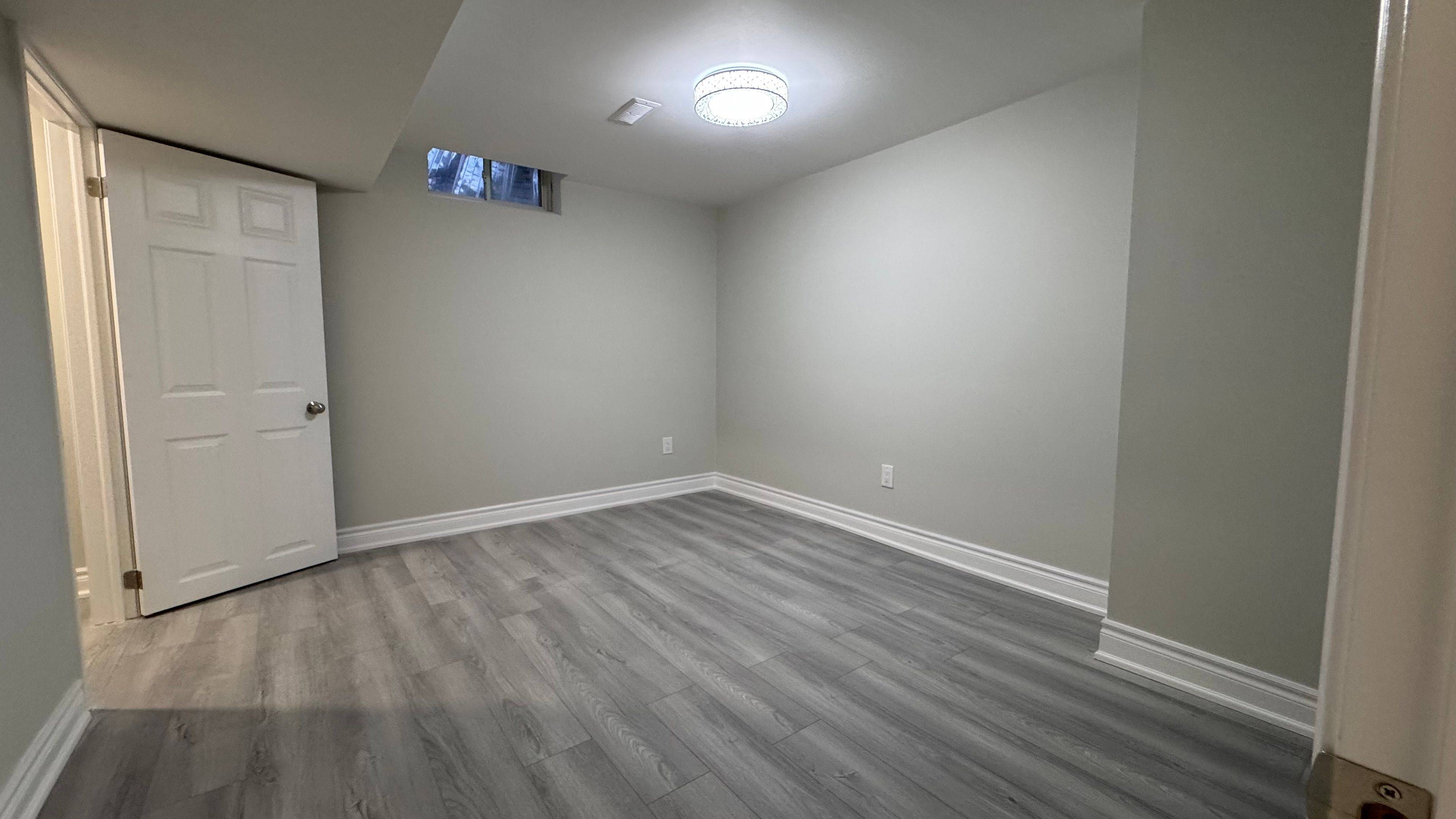 Mississauga, ON L5M 3Z4,1686 Summergrove CRES #Bsmt 2BD