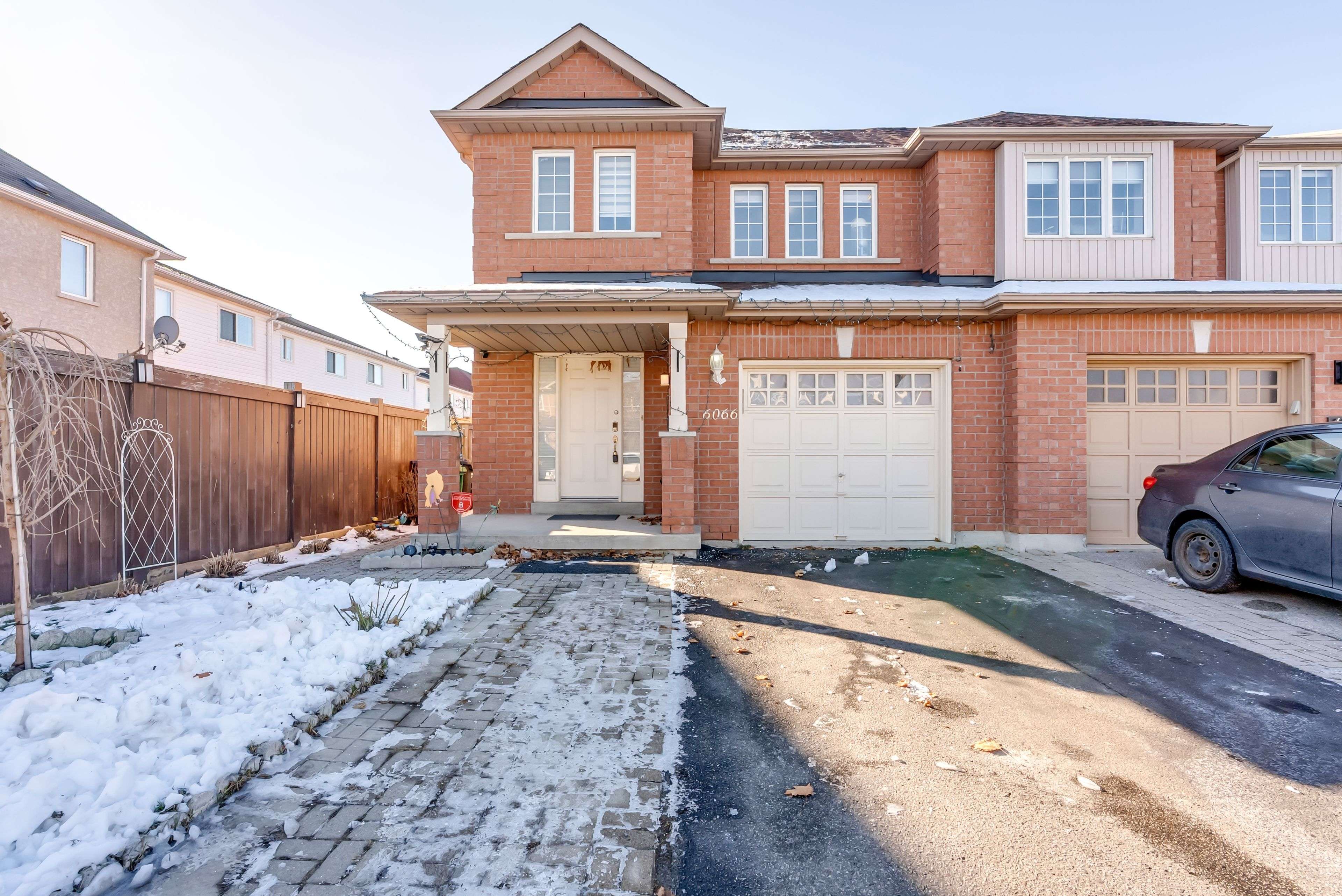 Mississauga, ON L5V 2Z9,6066 Coxswain CRES