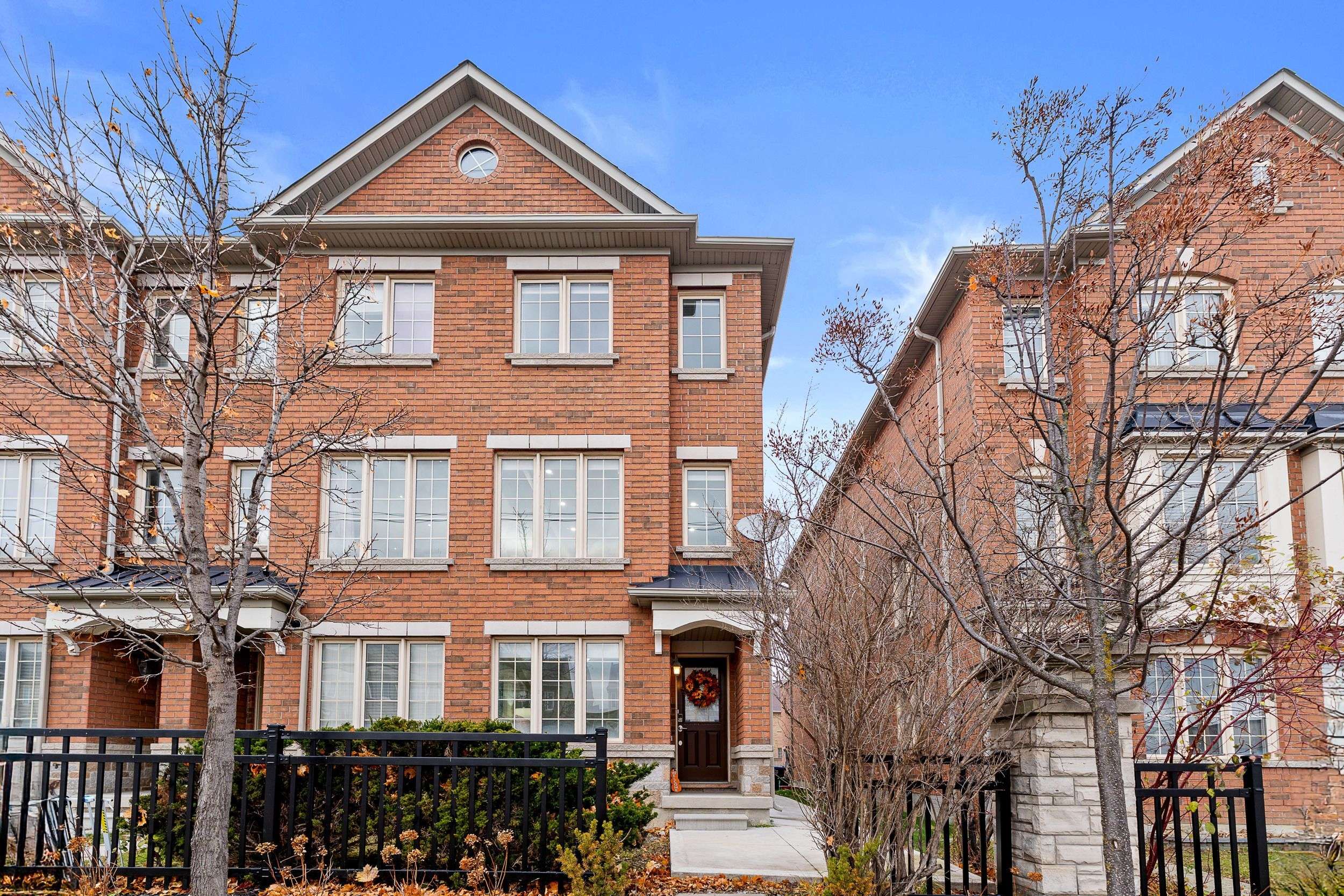 Brampton, ON L6R 0W7,10 Shiraz DR