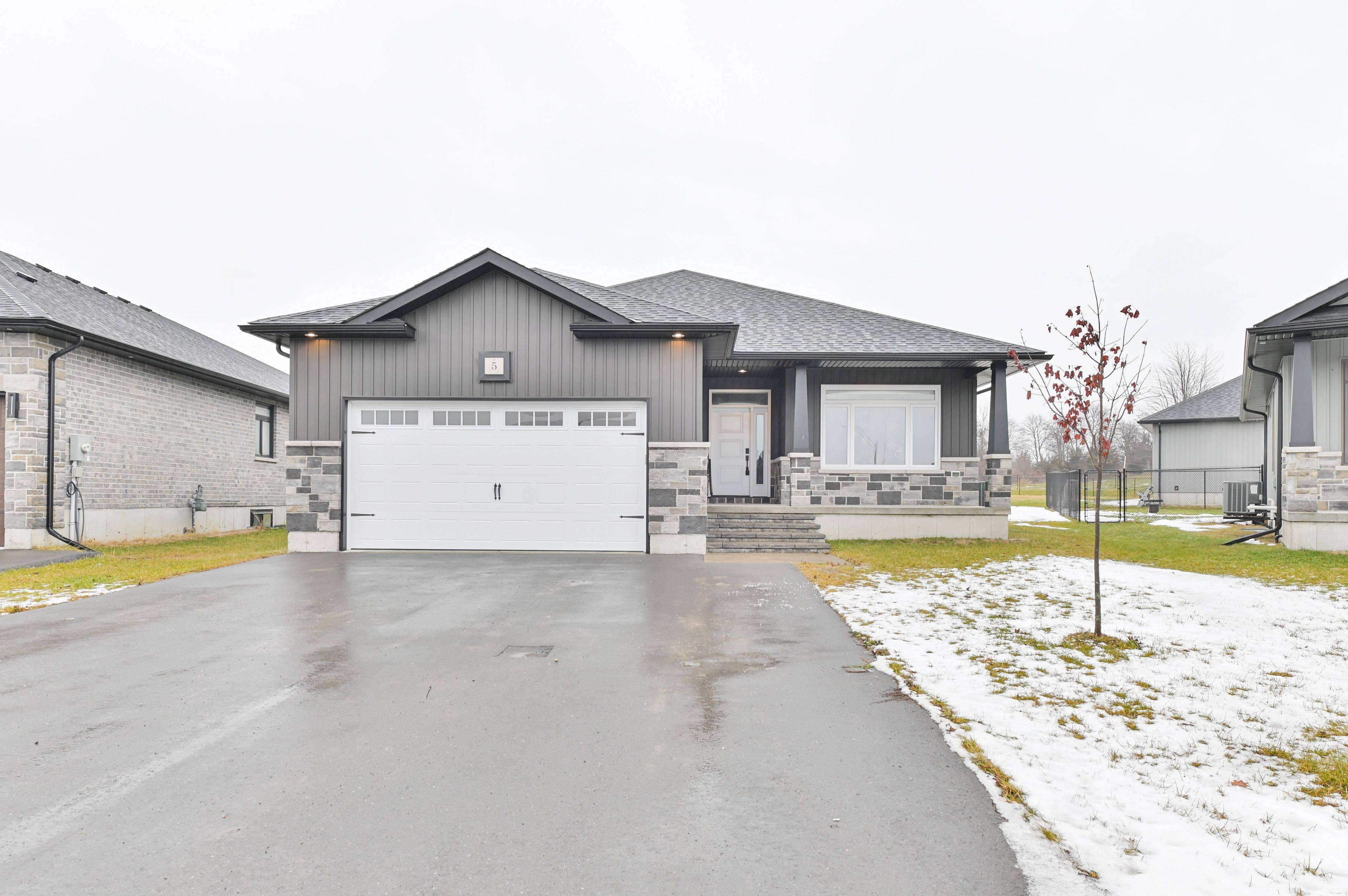 Quinte West, ON K8V 0L5,5 Schmidt WAY