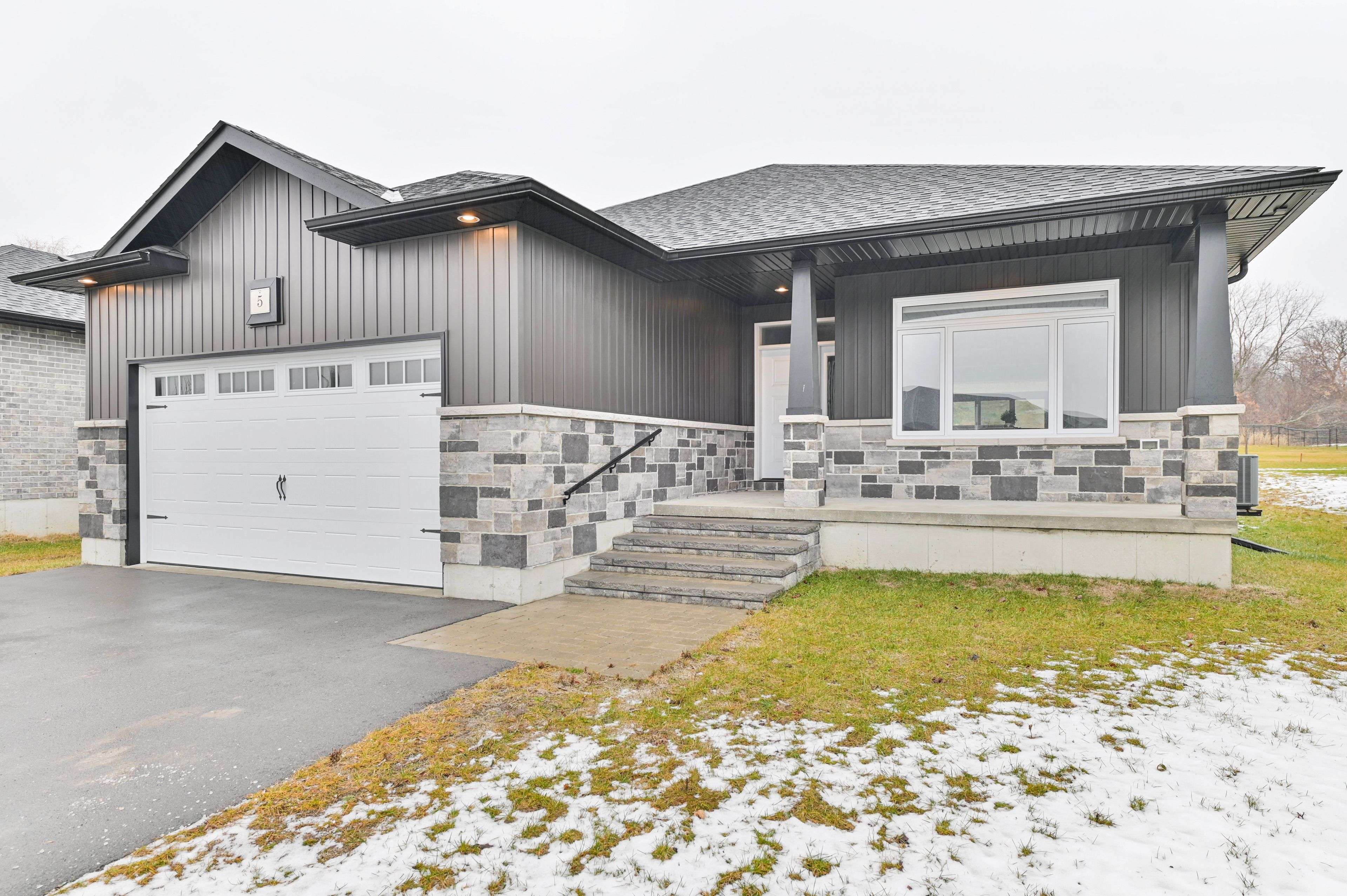 Quinte West, ON K8V 0L5,5 Schmidt WAY