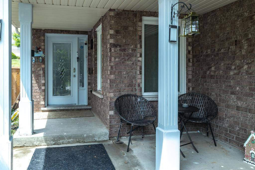 Hamilton, ON L9K 1K9,14 SABLE DR