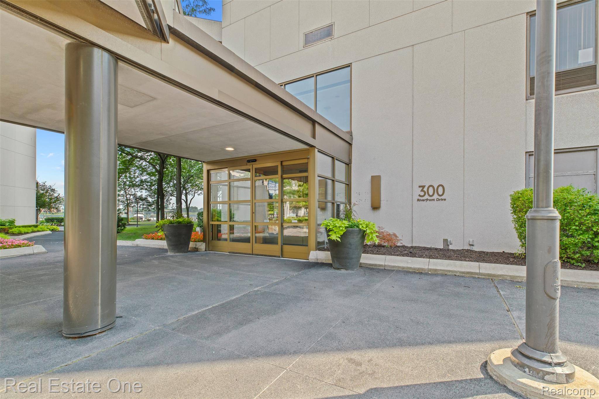 Detroit, MI 48226,1001 W JEFFERSON AVE #24D