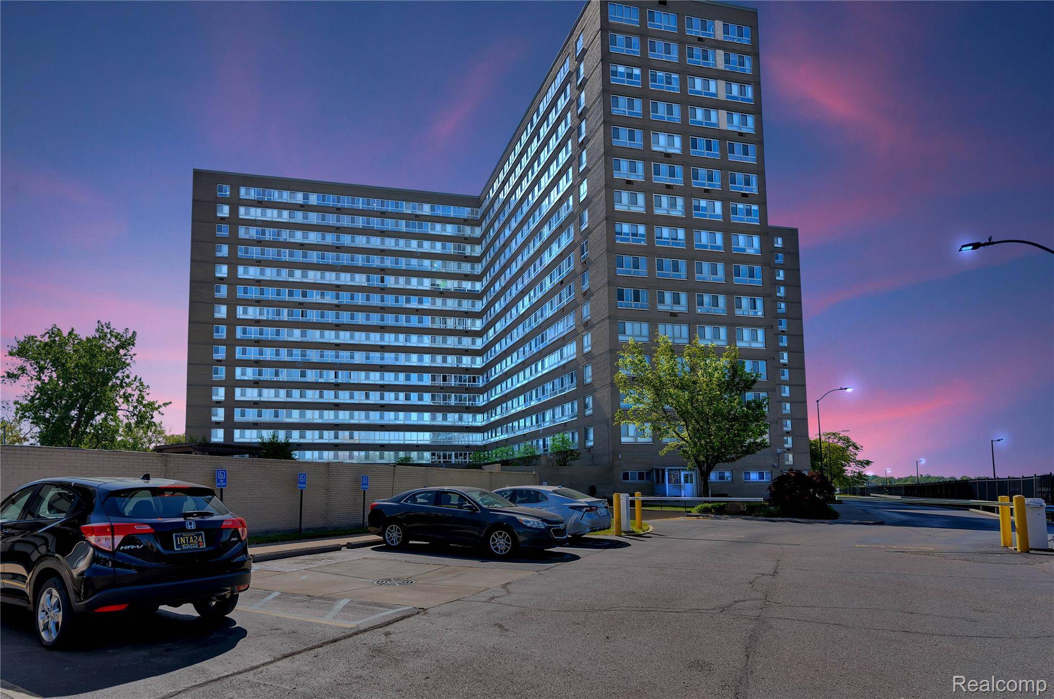 Detroit, MI 48214,8900 E Jefferson AVE #630-631