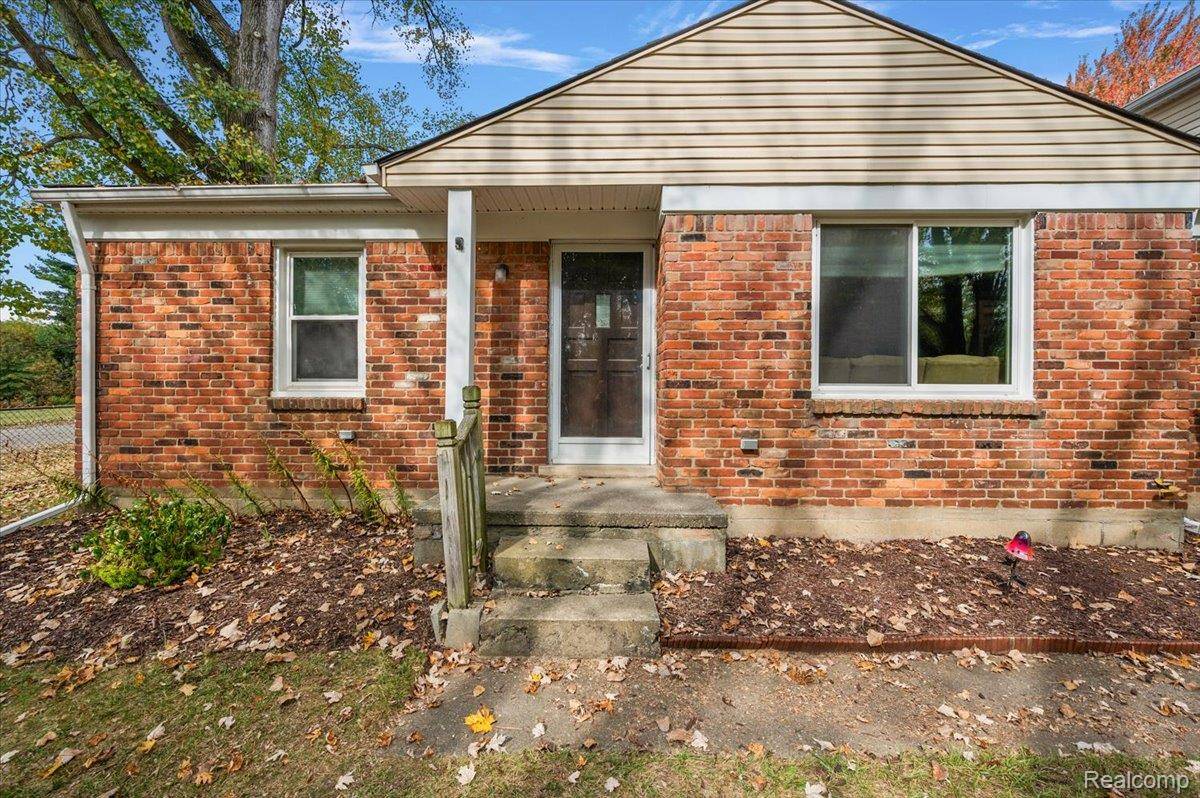 Lake Orion, MI 48359,2262 Hammerslea RD