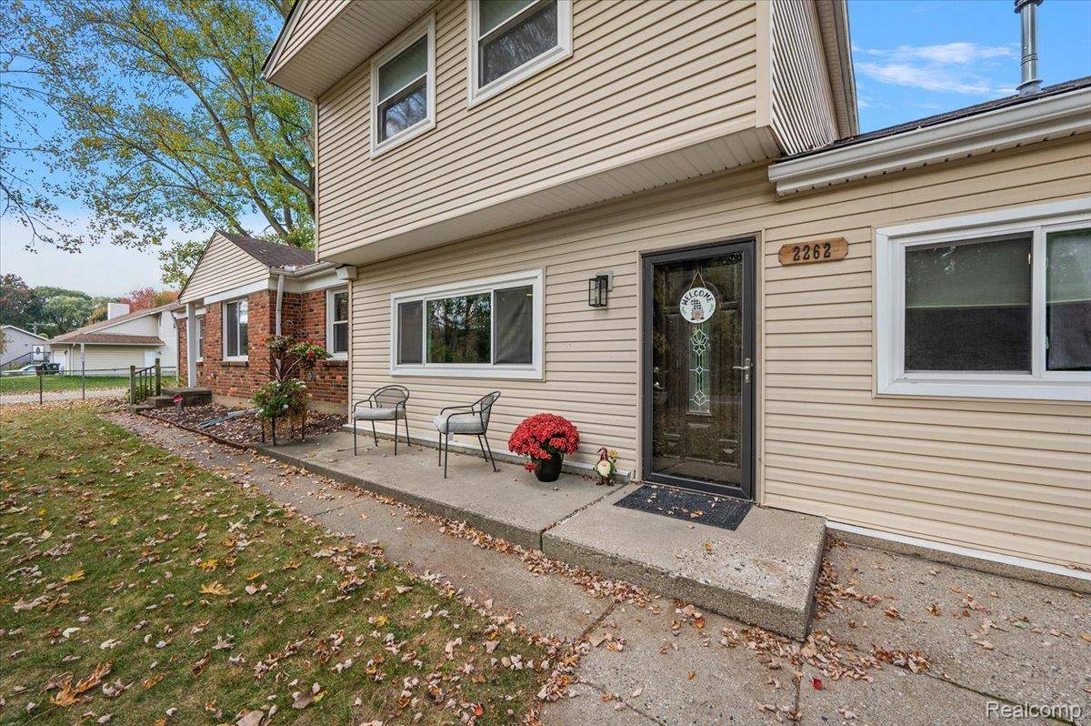 Lake Orion, MI 48359,2262 Hammerslea RD