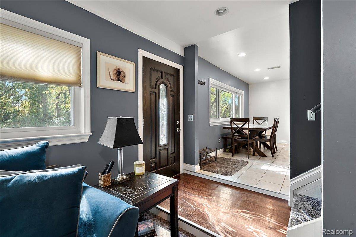 Lake Orion, MI 48359,2262 Hammerslea RD