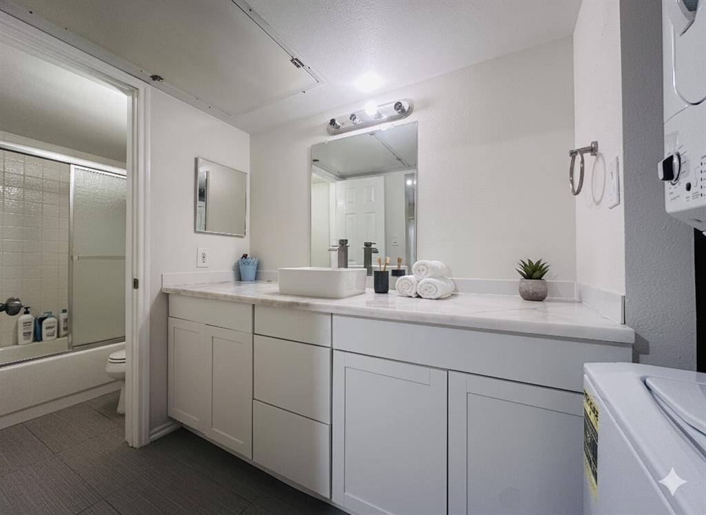 Dallas, TX 75243,9827 Walnut Street #113