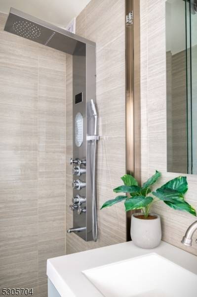 East Orange City, NJ 07018,121 PH S Munn Ave