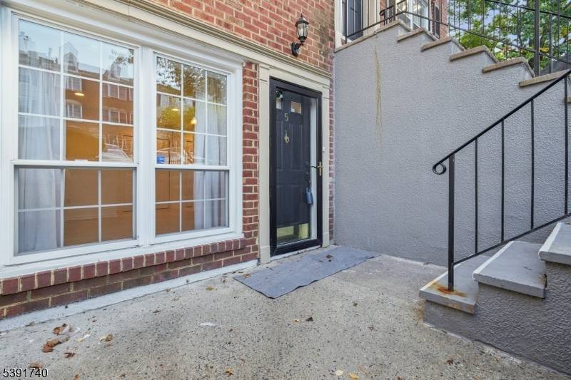 Newark City, NJ 07103,5 Rider Ct