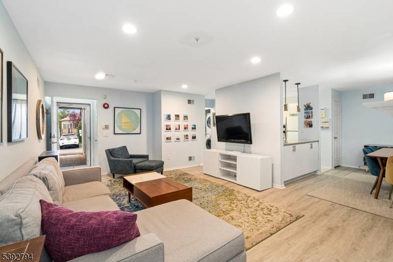 West Orange Twp., NJ 07052,42 Larkin Cir