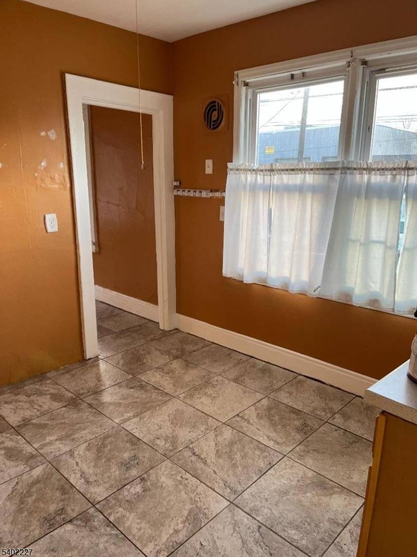 Elizabeth City, NJ 07202,762 Ogden St