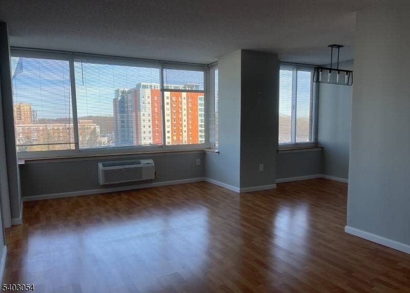 Fort Lee Boro, NJ 07024,100 Old Palisade Rd1811