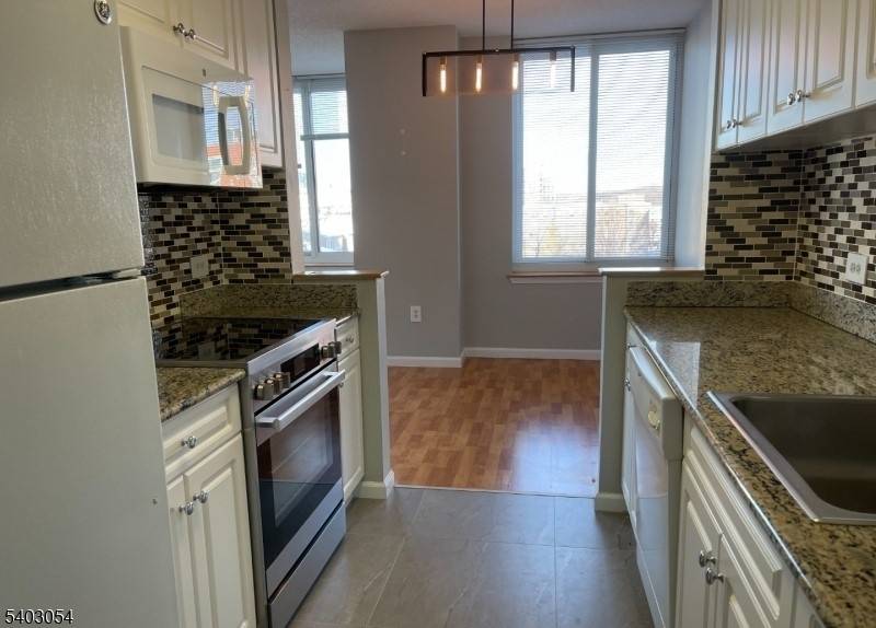 Fort Lee Boro, NJ 07024,100 Old Palisade Rd1811