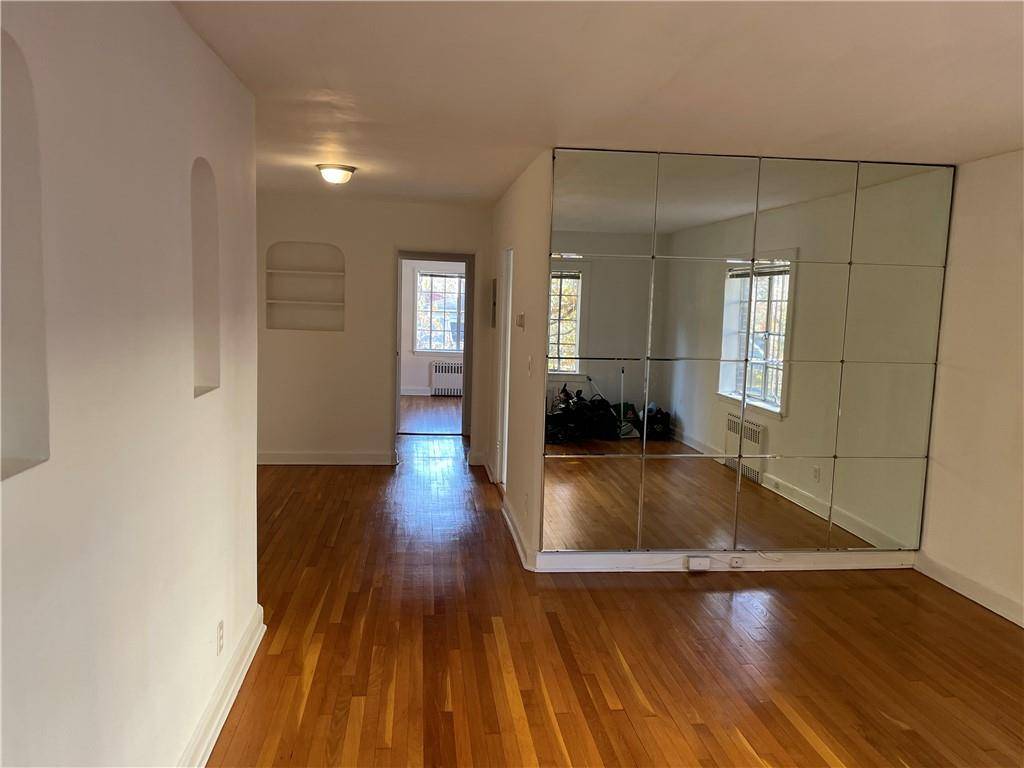 Staten  Island, NY 10301,58-62 University PL